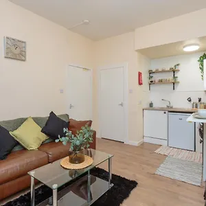 https://cozy-1b-groundfloor-8-minute-from-city-centre.edinburghhotelsuk.org