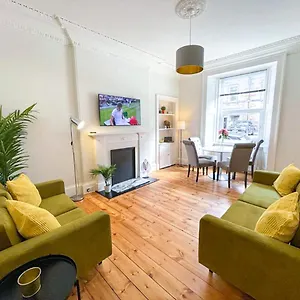 https://desirable-2-bed-apt-near-edinburgh-castle.edinburghhotelsuk.org